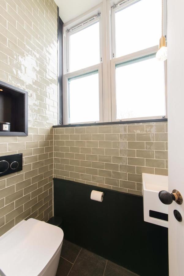 Host & - Pilgrims Rest Apartment Canterbury